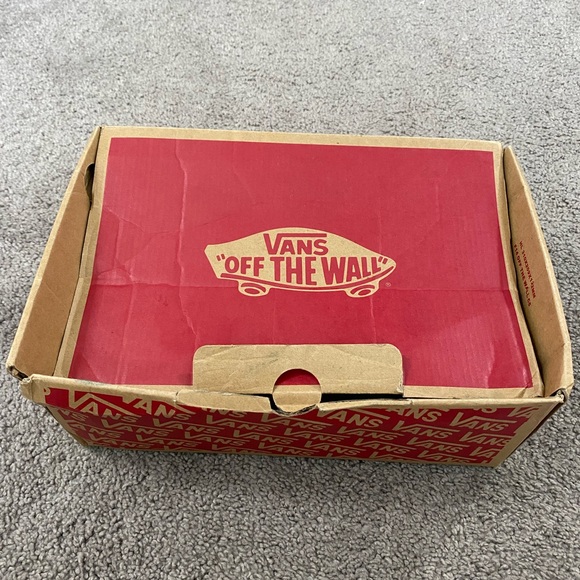 Vans - Picture 5 of 6